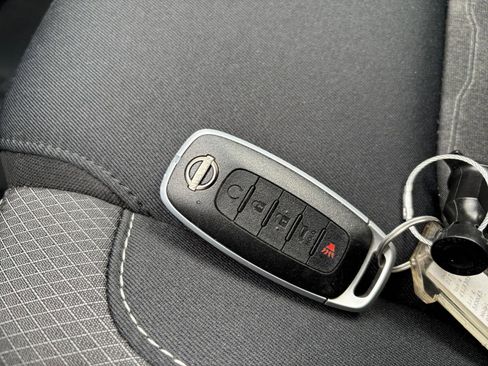 Used 2025 Nissan Pathfinder SV FWD image 18