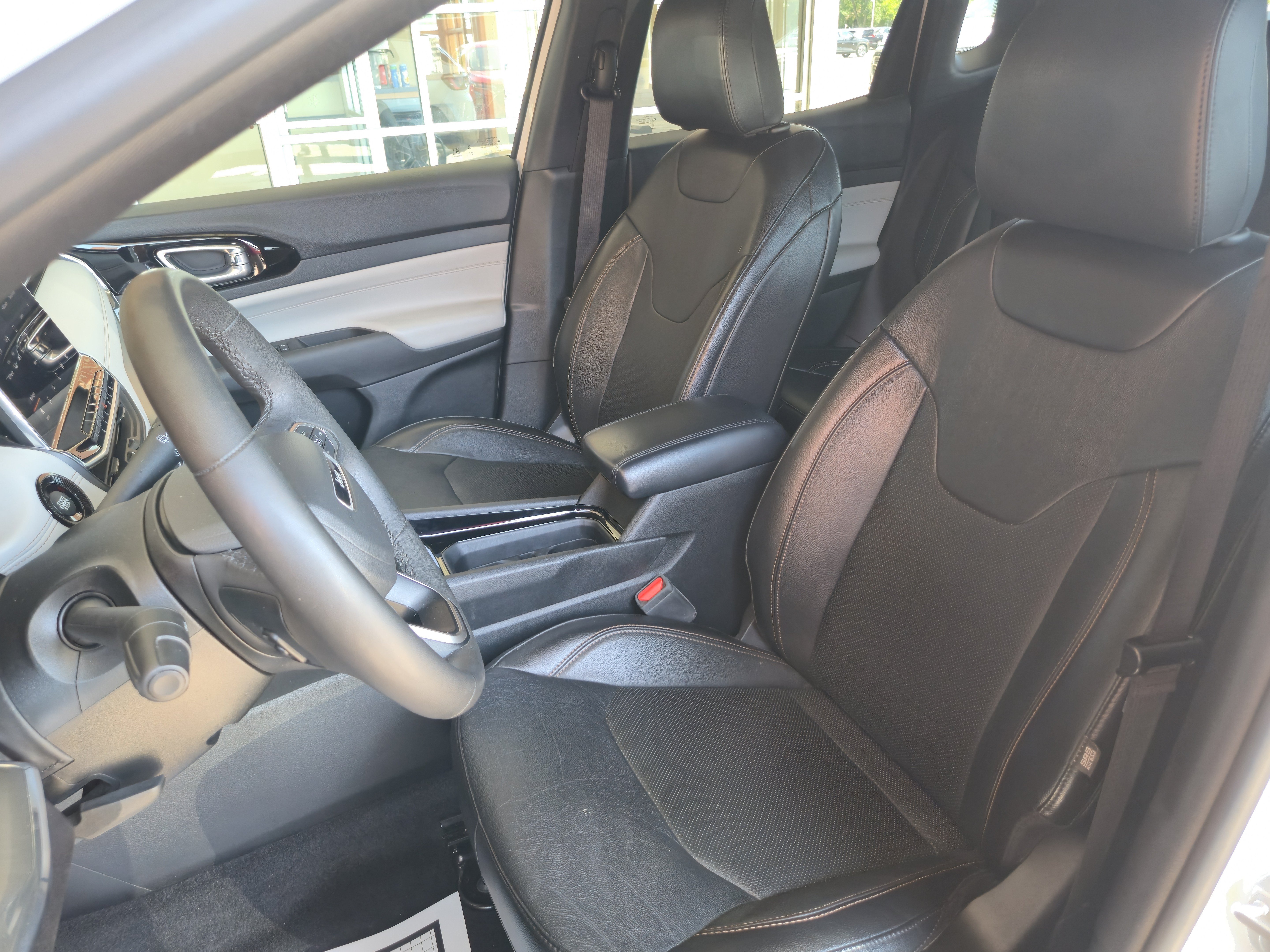 Used 2023 Jeep Compass Limited AWD/4WD image 10