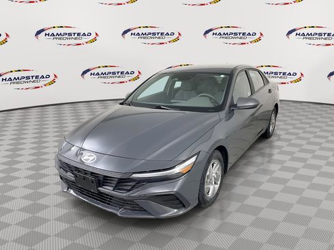 Used 2024 Hyundai Elantra SE image 1