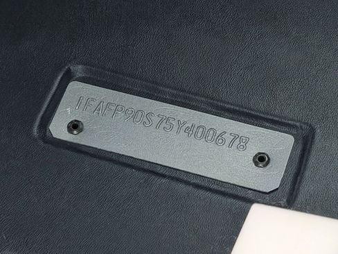 Used 2005 Ford GT image 18