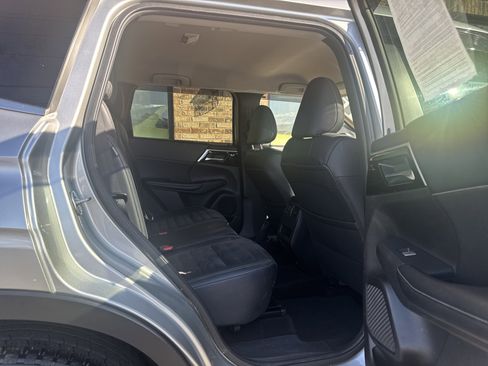 Used 2022 Mitsubishi Outlander SE image 14