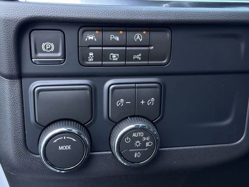 New 2026 Chevrolet Suburban Premier image 18