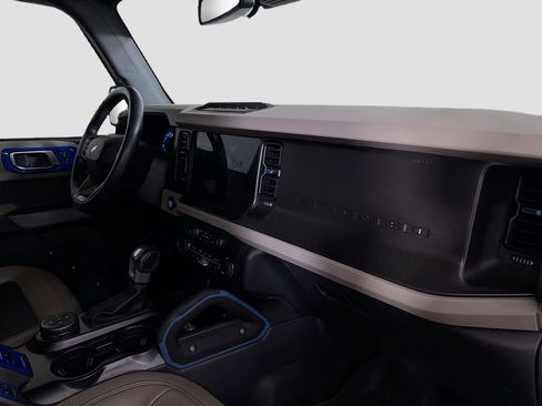 Used 2023 Ford Bronco Wildtrak AWD/4WD image 29