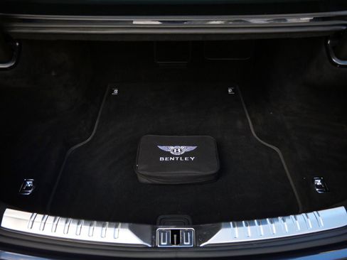 Used 2021 Bentley Flying Spur W12 image 25