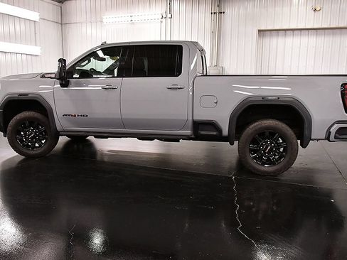 Used 2025 GMC Sierra 2500 AT4 AWD/4WD image 4