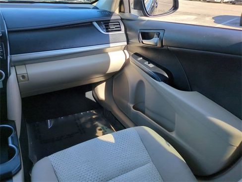 Used 2014 Toyota Camry LE image 15