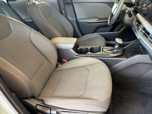 Used 2025 Kia K4 LXS FWD image 35