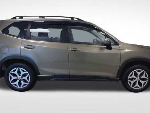 Used 2023 Subaru Forester Premium image 9