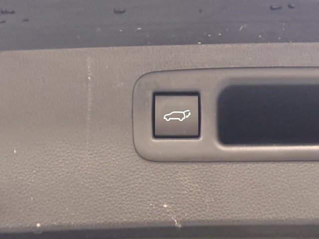 Used 2023 Toyota Highlander XLE FWD image 39