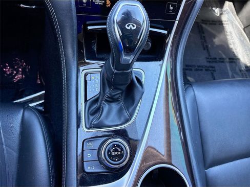 Used 2019 INFINITI Q50 Luxe w/ Essential Package (3.0T Luxe) image 17