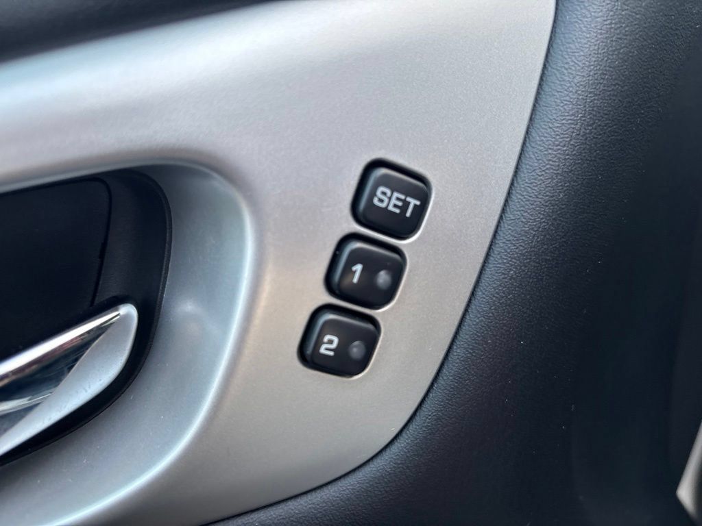 Used 2019 Nissan Pathfinder SL AWD/4WD image 13