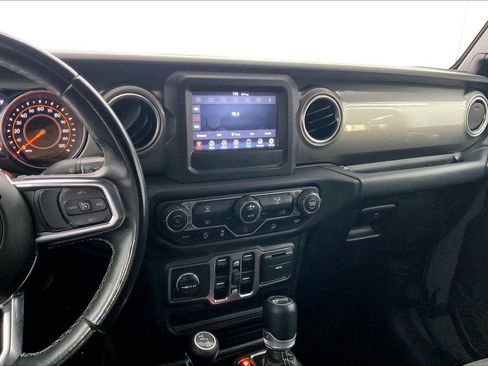 Used 2020 Jeep Wrangler Unlimited Sahara image 25