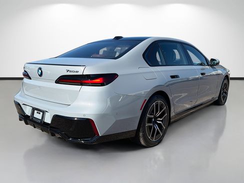 New 2026 BMW 750e xDrive w/ Executive Package image 3