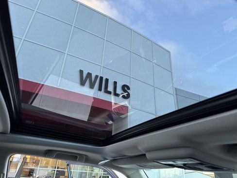 Used 2015 Toyota 4Runner Limited image 16