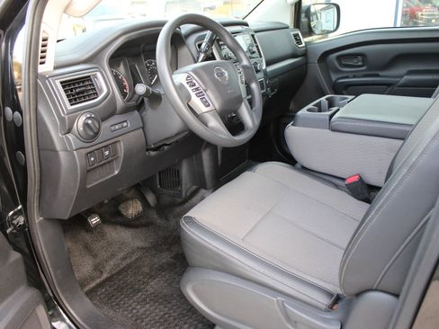 Used 2017 Nissan Titan S image 11