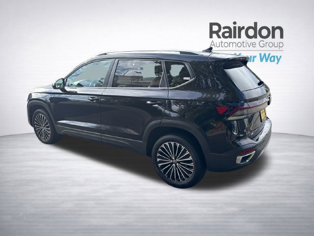 Used 2025 Volkswagen Taos SE FWD image 5