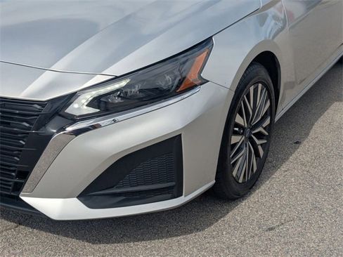 Used 2024 Nissan Altima 2.5 SV image 9