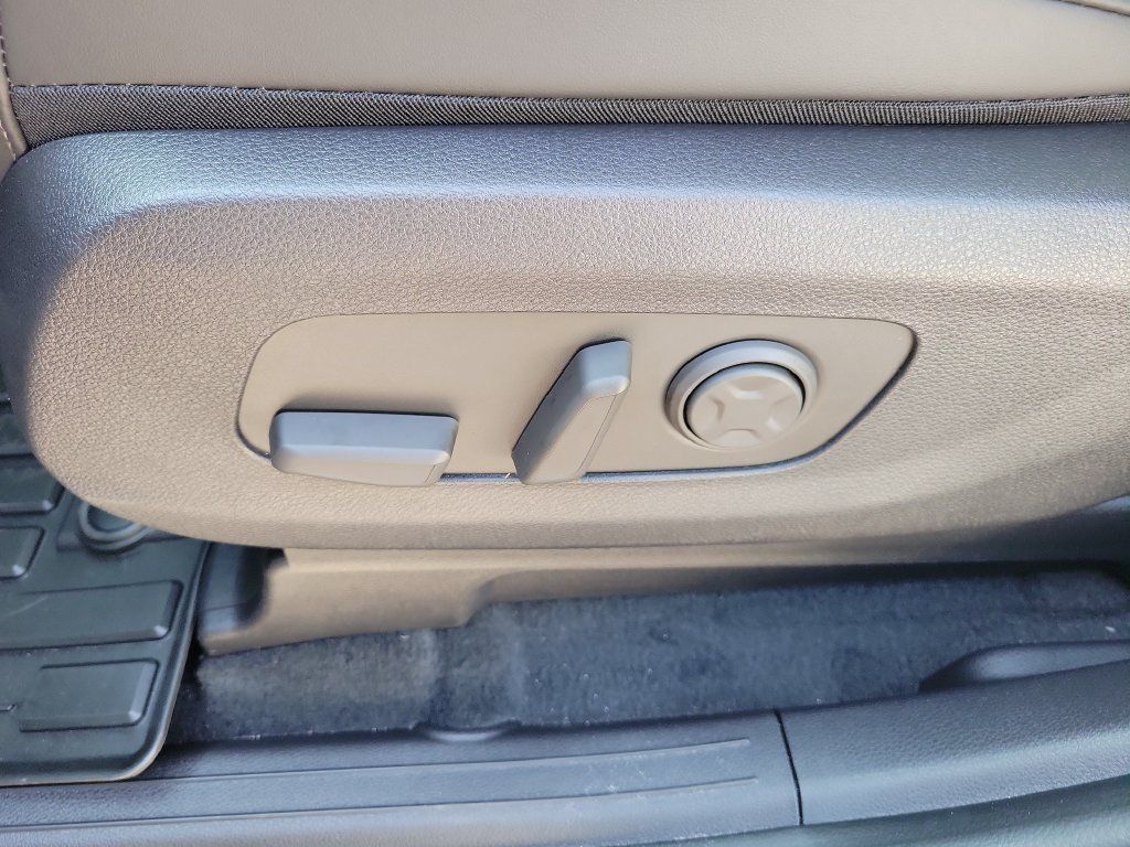New 2027 Kia Carnival EX FWD image 24