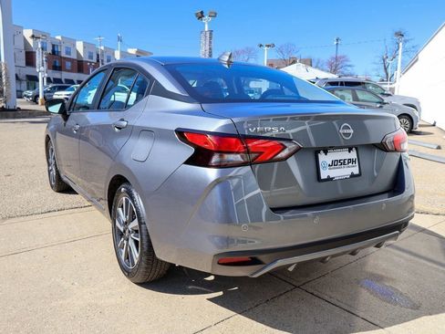 Used 2025 Nissan Versa SV FWD image 3