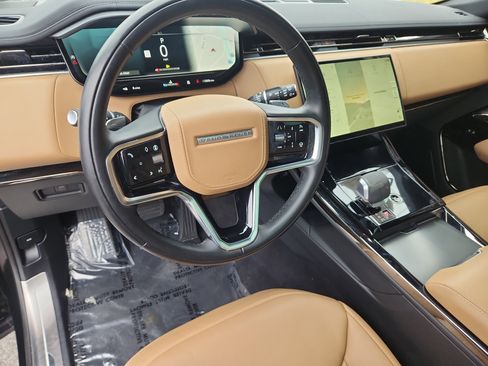 Used 2025 Land Rover Range Rover Sport SE image 15