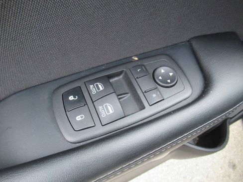 Used 2022 Dodge Challenger R/T w/ Blacktop Package image 17