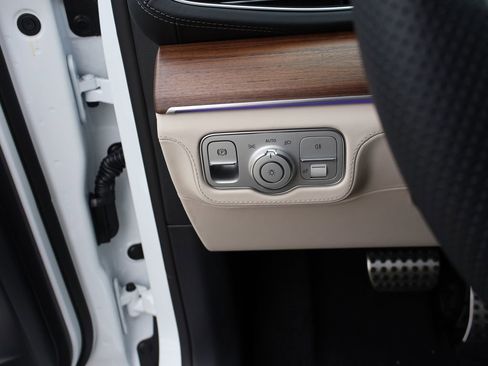 New 2026 Mercedes-Benz GLE 63 AMG S image 40