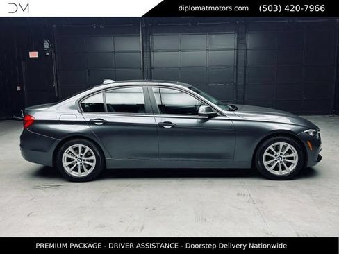 Used 2017 BMW 320i Sedan RWD image 8