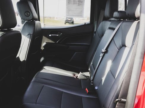 Used 2024 Chevrolet Colorado LT w/ LT Convenience Package III image 24