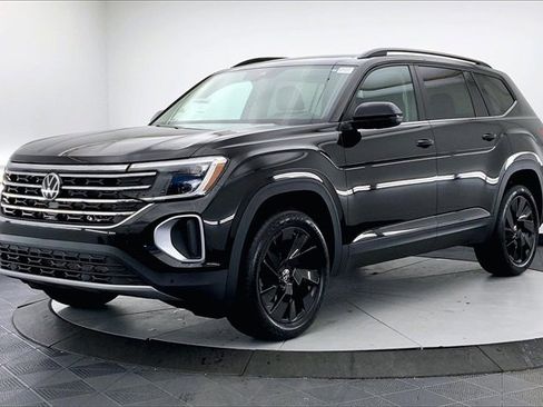 New 2026 Volkswagen Atlas SE image 2