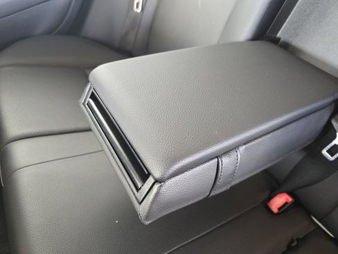 Used 2011 Mercedes-Benz C 300 Sedan image 19