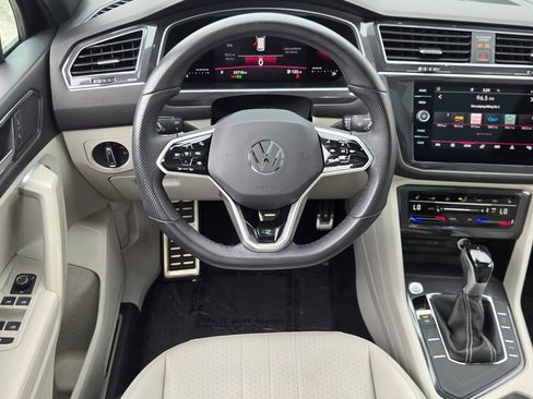 Used 2023 Volkswagen Tiguan SE R-Line FWD image 12