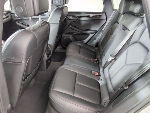 Used 2025 Porsche Macan image 16