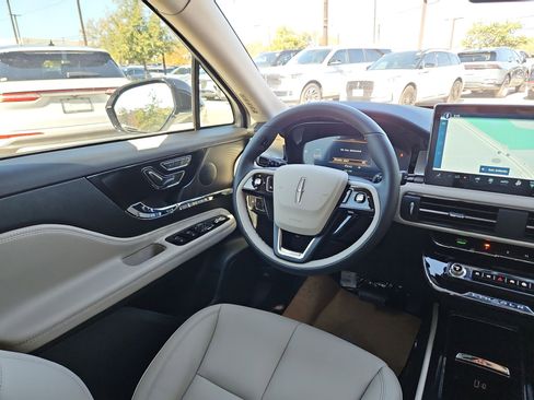 New 2026 Lincoln Corsair Premiere FWD image 7