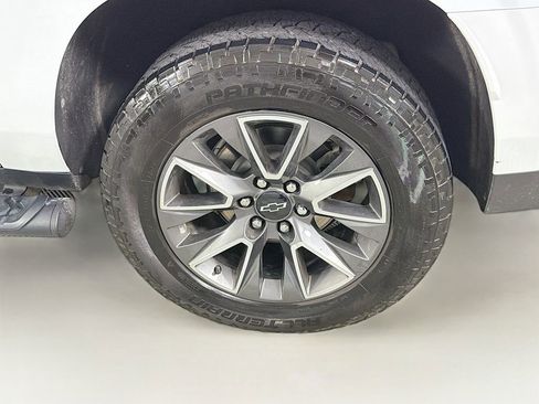 Used 2023 Chevrolet Suburban Z71 w/ Luxury Package AWD/4WD image 35