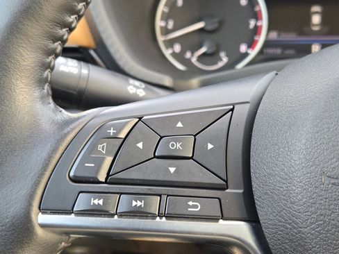 Used 2025 Nissan Sentra SV w/ SV Premium Package image 32