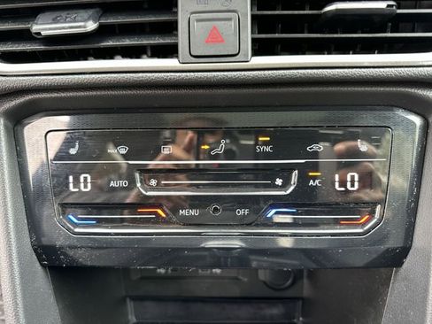 Used 2025 Volkswagen Taos SE image 16