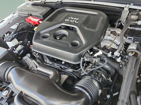 Used 2019 Jeep Wrangler Unlimited Sahara image 21