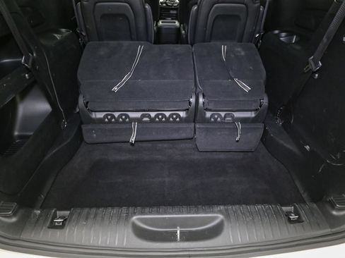 Used 2025 Chrysler Pacifica Select image 11