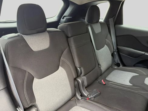 Used 2014 Jeep Cherokee Sport FWD image 18