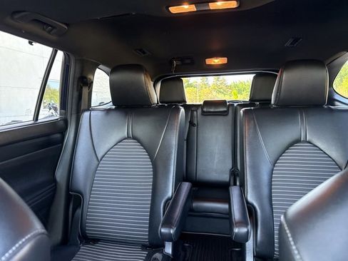Used 2022 Toyota Highlander XSE image 39