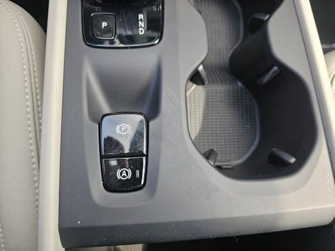 Used 2019 Volvo XC40 T5 Momentum image 35