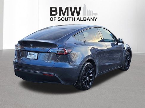 Used 2020 Tesla Model Y Long Range image 4