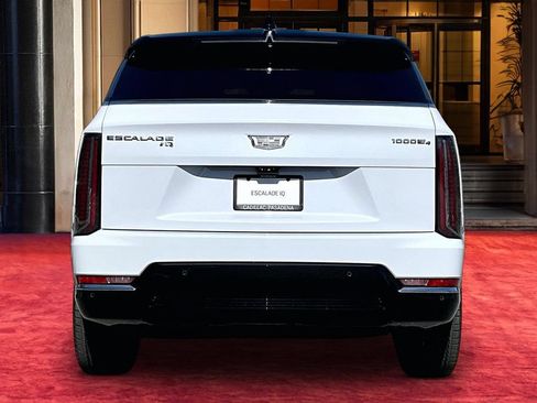 New 2026 Cadillac Escalade IQ Luxury 2 w/ LPO, Floor Liner Package AWD/4WD image 5