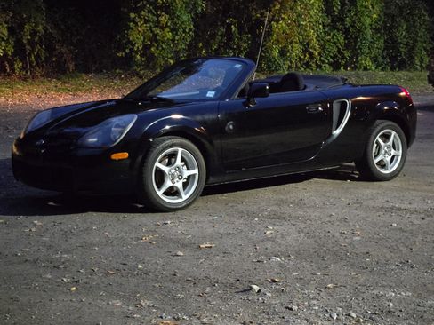 Used 2000 Toyota MR2 RWD image 10