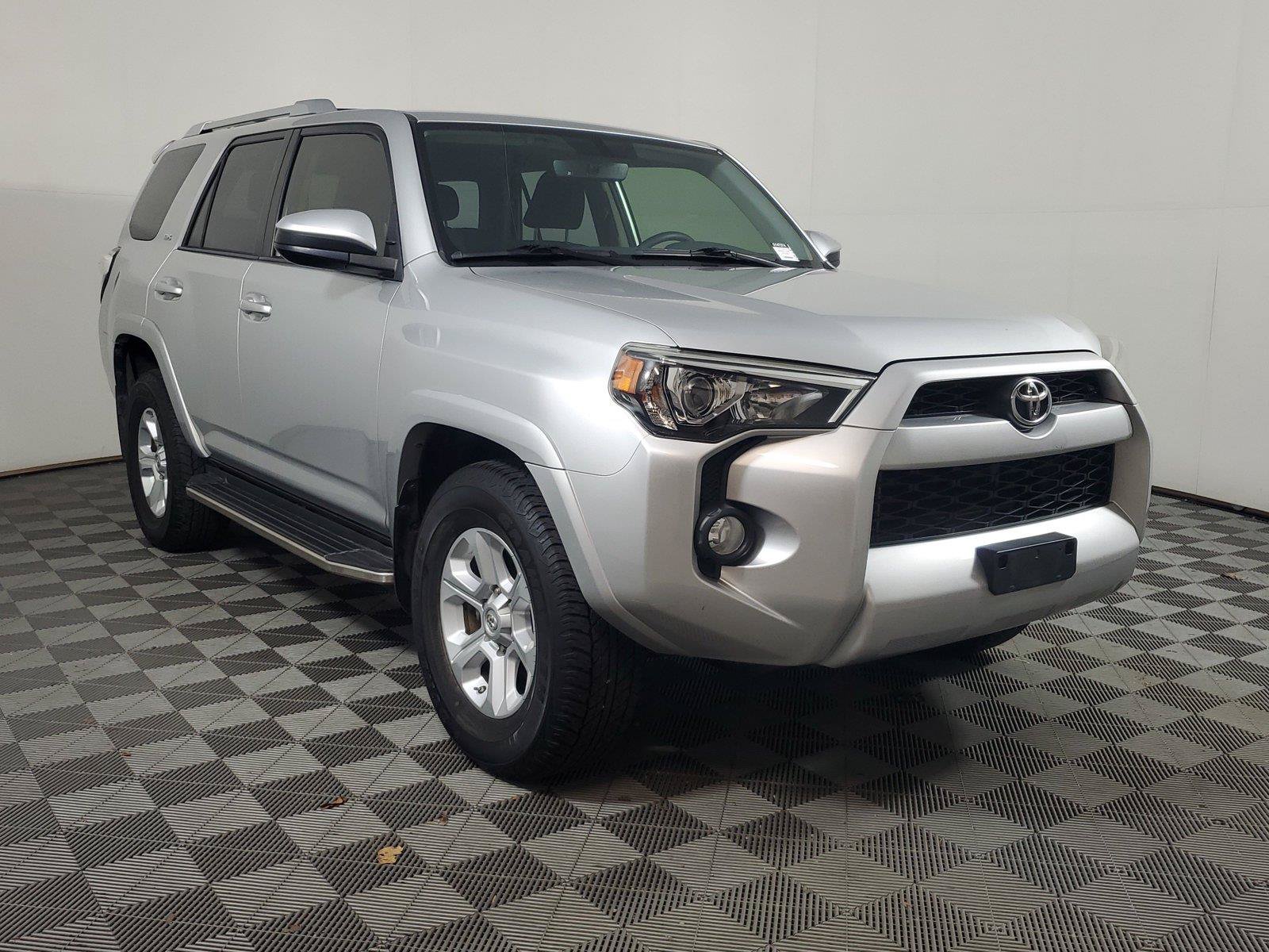 Used 2017 Toyota 4Runner SR5 RWD image 3