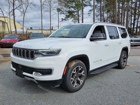 Used 2023 Jeep Wagoneer Series III w/ Preferred Equipment Group image 3