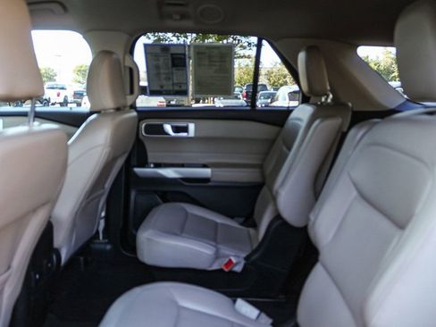 Used 2023 Ford Explorer XLT w/ Equipment Group 202A RWD image 23