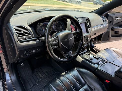 Used 2019 Chrysler 300 S AWD/4WD image 17