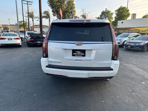 Used 2016 Cadillac Escalade ESV Premium RWD image 8