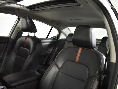Used 2025 Nissan Sentra SR w/ SR Premium Package FWD image 11